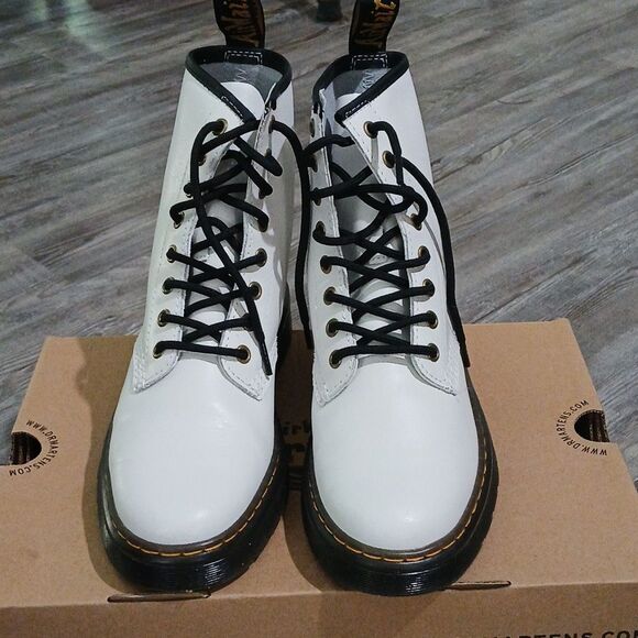 Dr Martens Air Wair Zavala white combat 8 eye boots EUC worn once comes with box - Picture 2 of 15